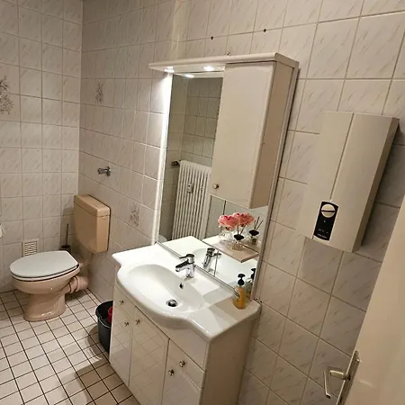 Top Central Stay - Cozy Bedroom & Kitchen In The Heart Of The City And Hauptbahnhof Wuppertal Exterior photo